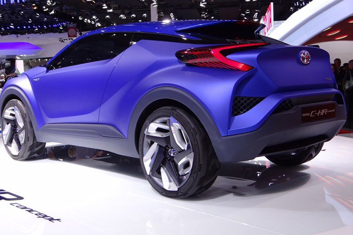 Toyota C-HR se la doi thu 